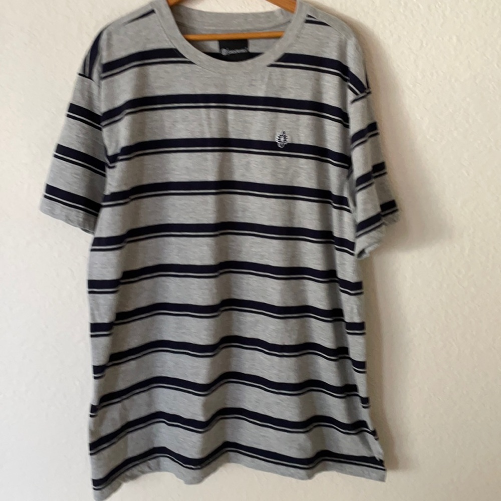 Akademiks Men’s Short Sleeve Striped Shirt Size 2XL